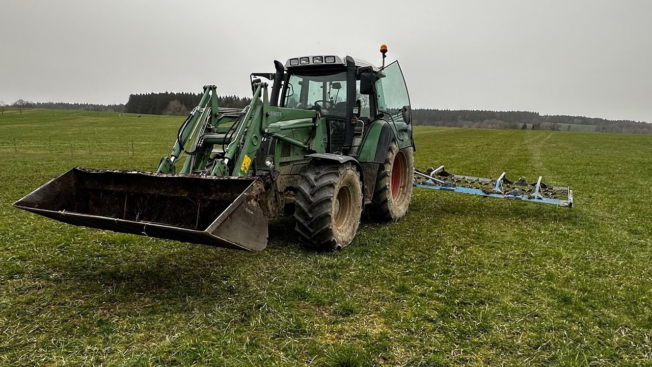 Cabview | Harrowing grass | Fendt Farmer 412 Vario