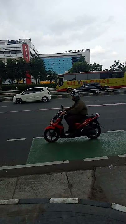 Download lagu Bis Jadul Bimasuci melaju ke Merak di tol dalam kota Jakarta Selatan 15.46