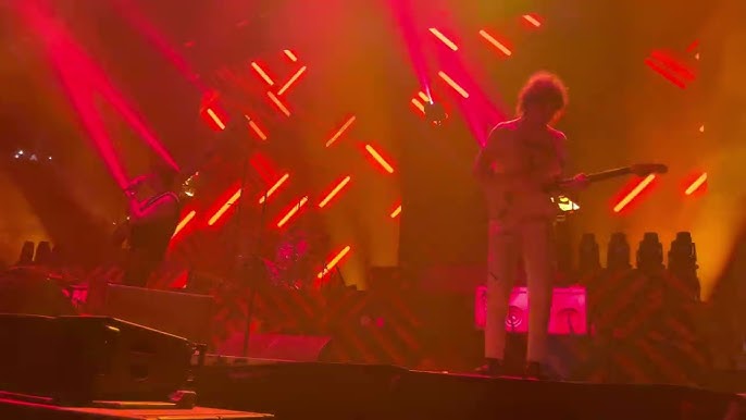 The Strokes toca Under Cover Of Darkness pela primeira vez em 6 anos