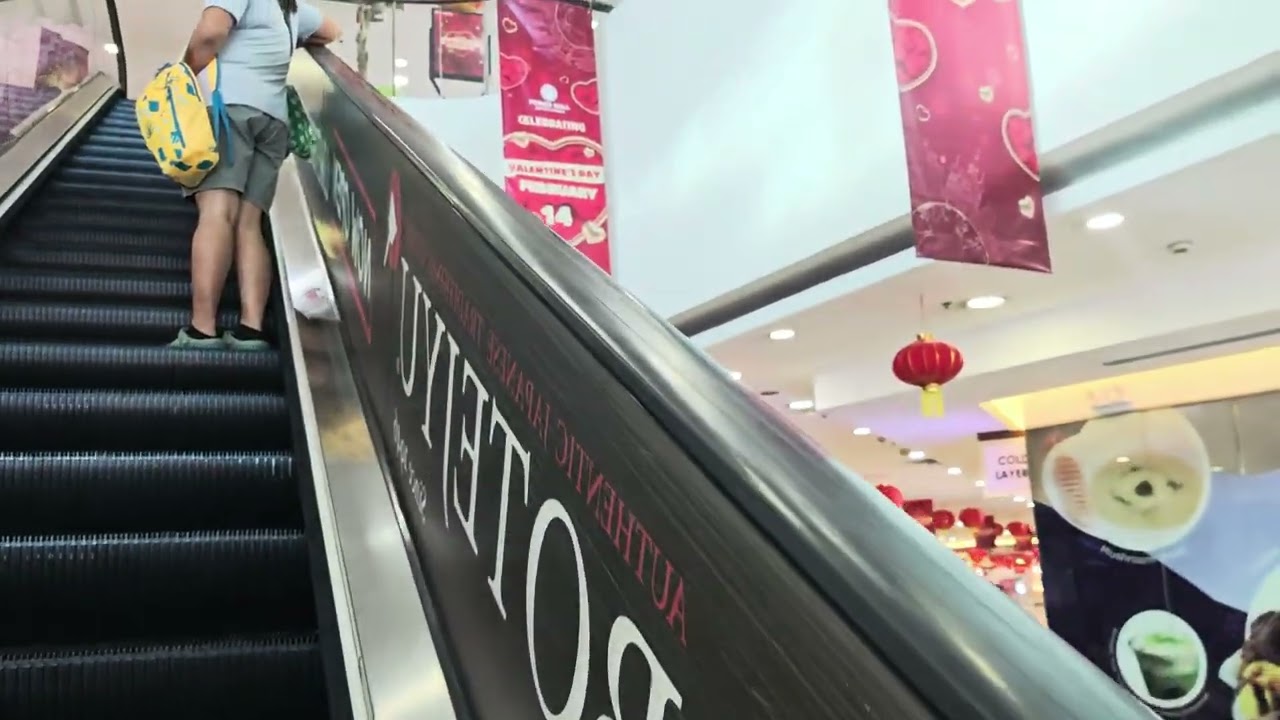 Philippines, Metro Manila, Fisher Mall, 1X escalator