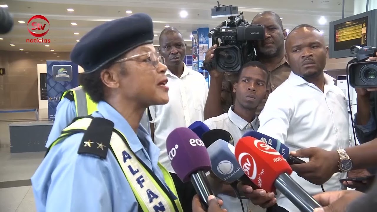 João Matlombe visita aeroporto e junta