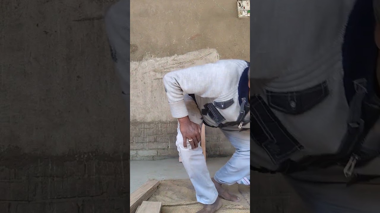 টেবিলের পাশি বানানো হচ্ছে।