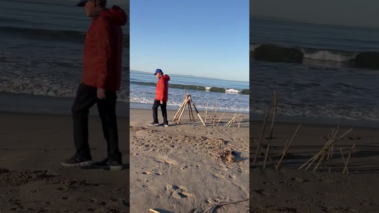 У МОИХ НОГ :) ...