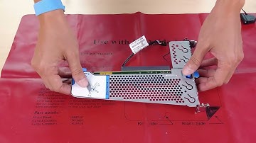 Lenovo ThinkSystem V3 1U server removing a serial port module