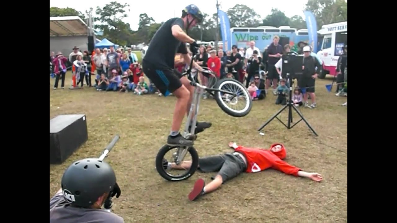 EXPRESSIVE BIKES demo @ Gold Coast 27.06.2010.avi