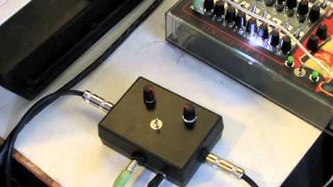 16-step Synthrotek analog sequencer with Ring Modulator and Yamaha cs-5
