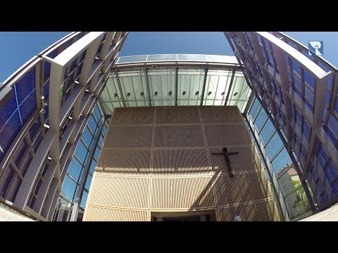 Das größte Kirchenportal der Welt - die Herz-Jesu-Kirche in München
