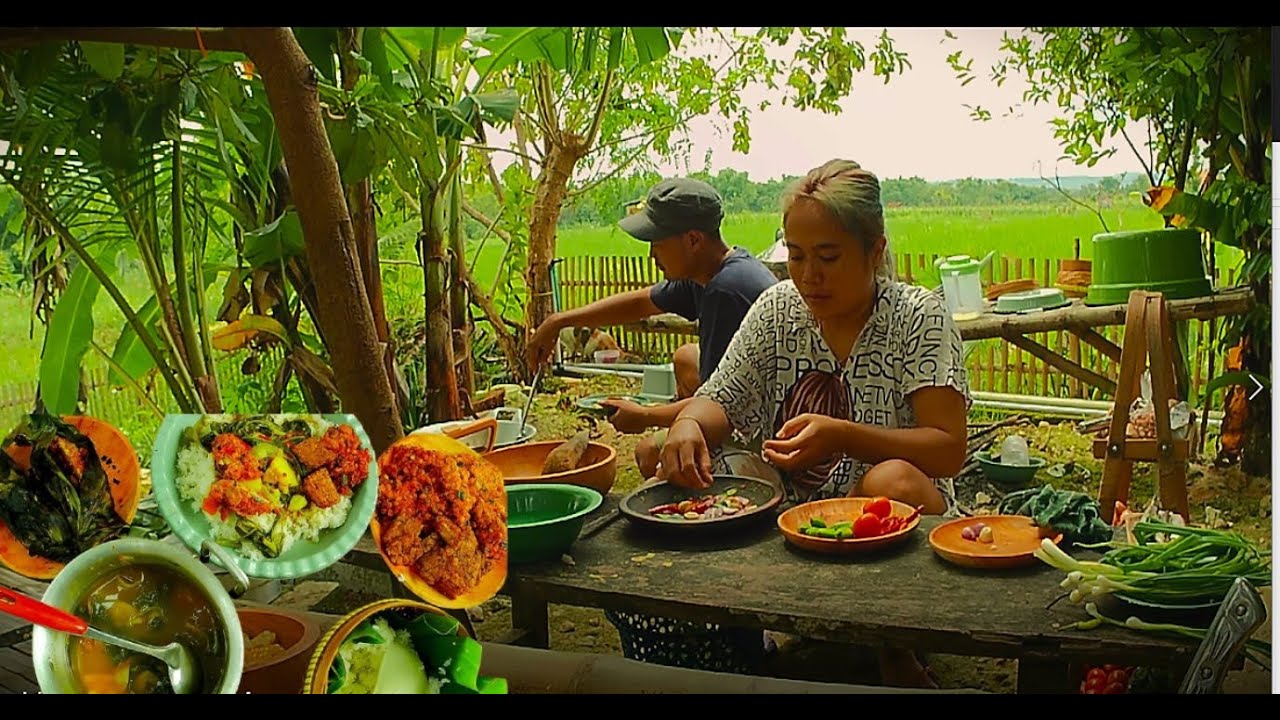 MENU PEDESAAN, MASAK SAYUR ASEM, PEPES IKAN ASIN, PELAS JAGUNG, DI MASAK DIPINGGIR SAWAH.