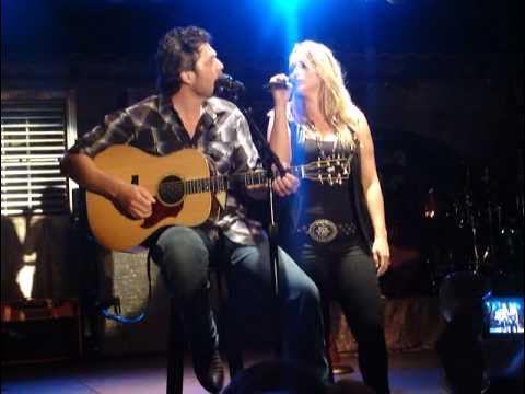 Miranda Lambert & Blake Shelton "Home" - YouTube