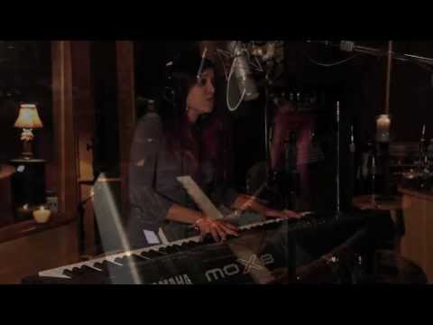 Andrea Pais 'Chasing Forever' Live Acoustic Performance