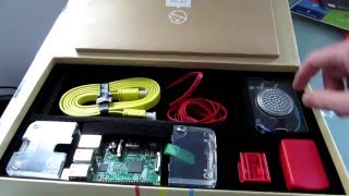 Kano Computer Kit unboxing & first look (Raspberry Pi 3 kit for kids)