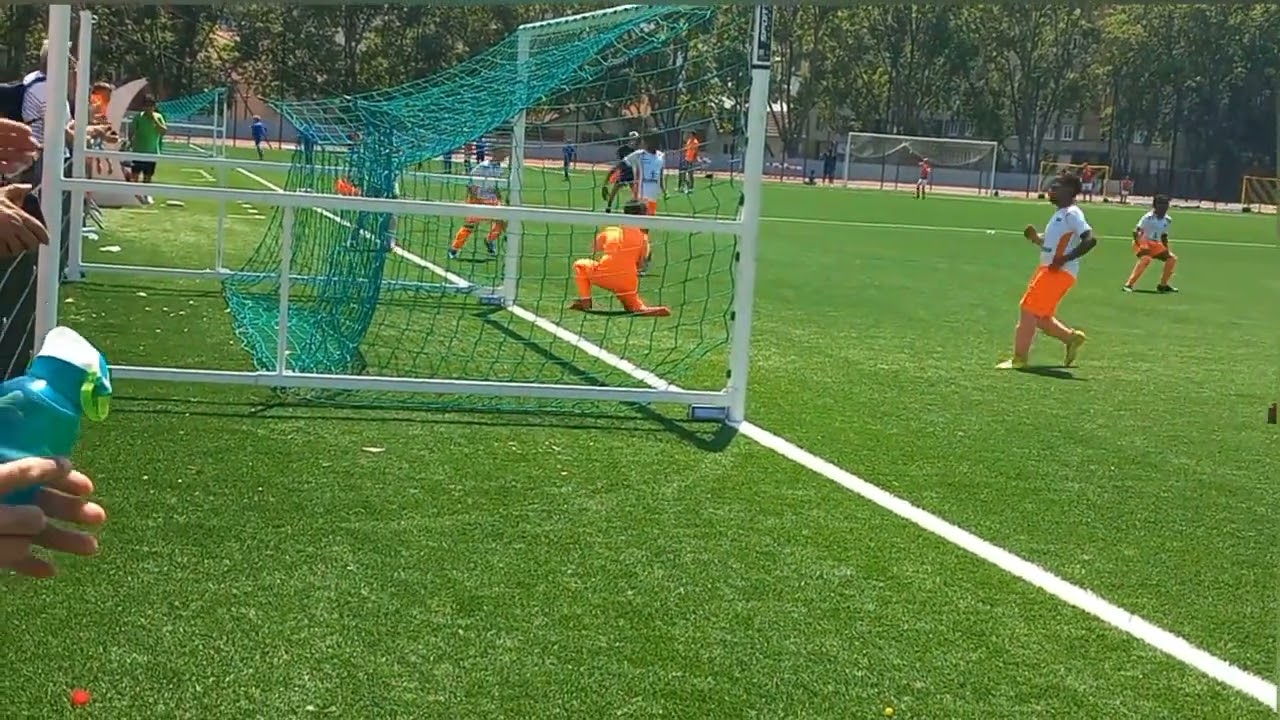 AS ARARAT ISSY   VS   MONTMORENCY FC  U10