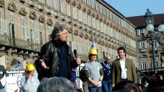 Beppe Grillo - Torino Piazza Castello, 14/03/2010 - parte 1/4