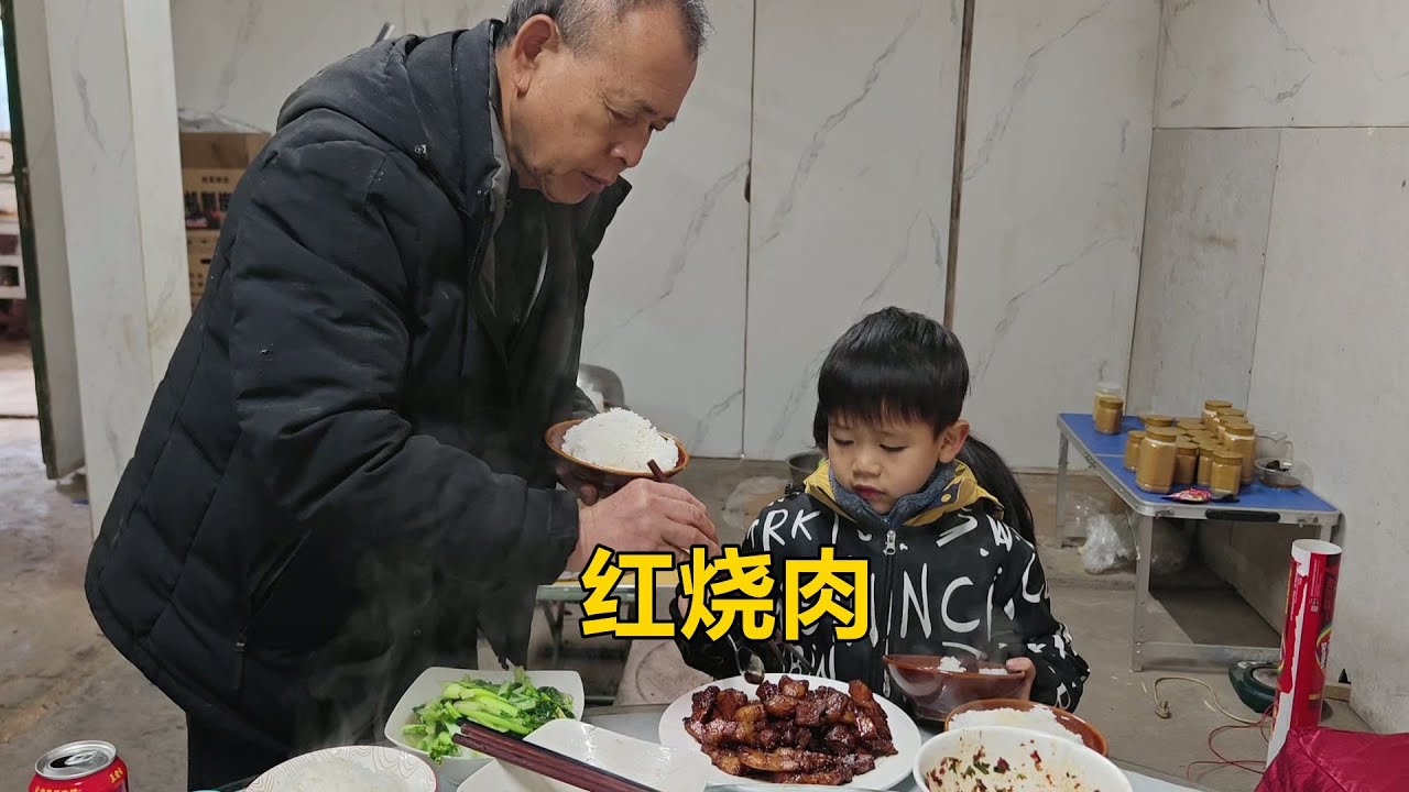 三哥最近變成廚夫了，小湯圓想吃什麼都能滿足他，廚藝不錯哦【農人家三嫂】