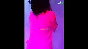UTAMPENDA MREMBO HUYU MWENYE UWEZO WAKUIMBA NYIMBO ZA WASANII WAKUBWA WA NJE 
