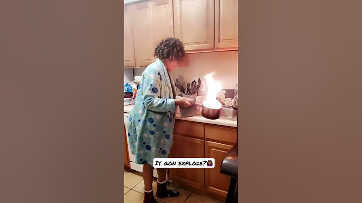 Never use water to put out a grease fire! #christmas #fire #besafe #lolmemes #reels #explore #viral