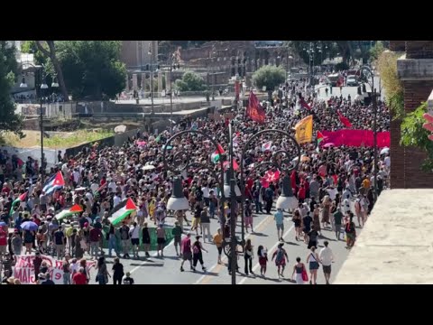 Video La manifestazione Antifascista in via dei Fori Imperiali a Roma vista dallalto