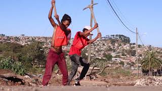 Grahamstown citizens repair their own roads