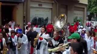 San Fermín 2014 [19]: Amanecer entre charangas y Raffaella Carrà antes de ir a dormir