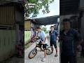 om Bob mencoba angkat sepeda ternyata susah juga #ombobguys #shorts #trending