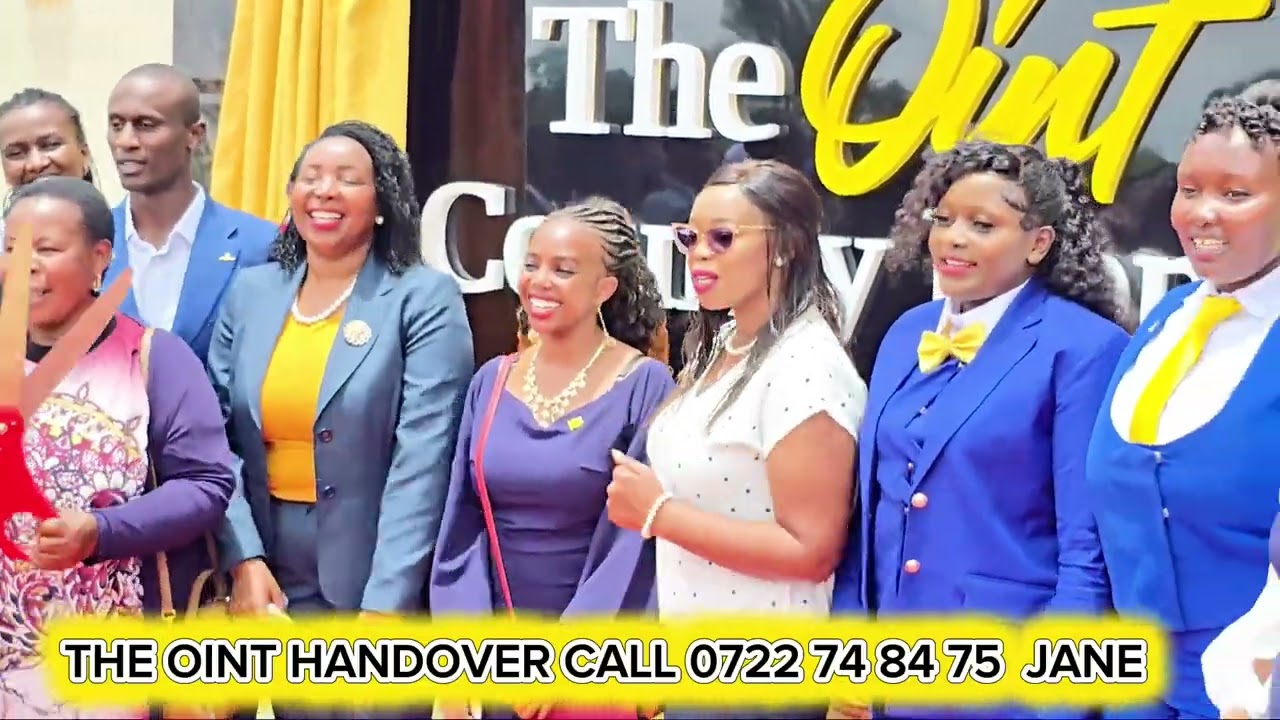 THE GRAND ENTRY TO THE OINT COUNTRY HOMES .