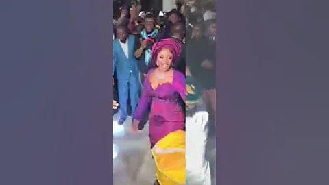 omo money good oh.   davido wedding