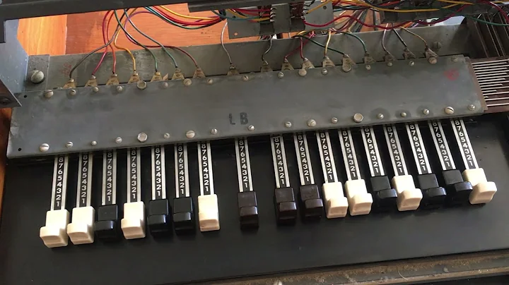 9. Hammond organ L100 drawbars (9 of 11)