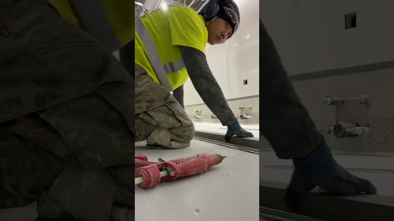 Strip setting for floor pour 