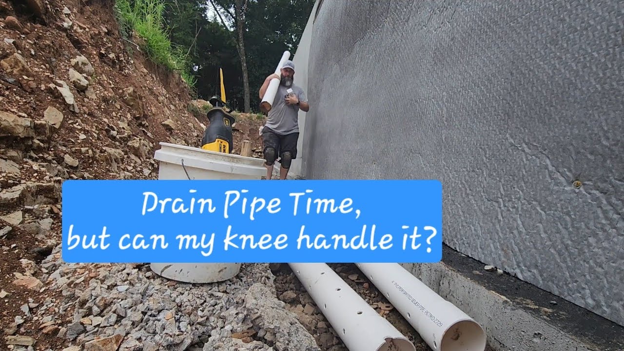 Foundation wall drain pipe with a bum knee