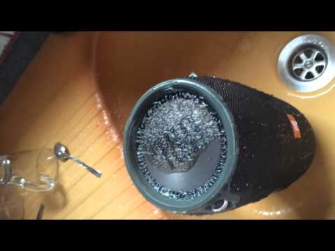 JBL Xtreme - water test
