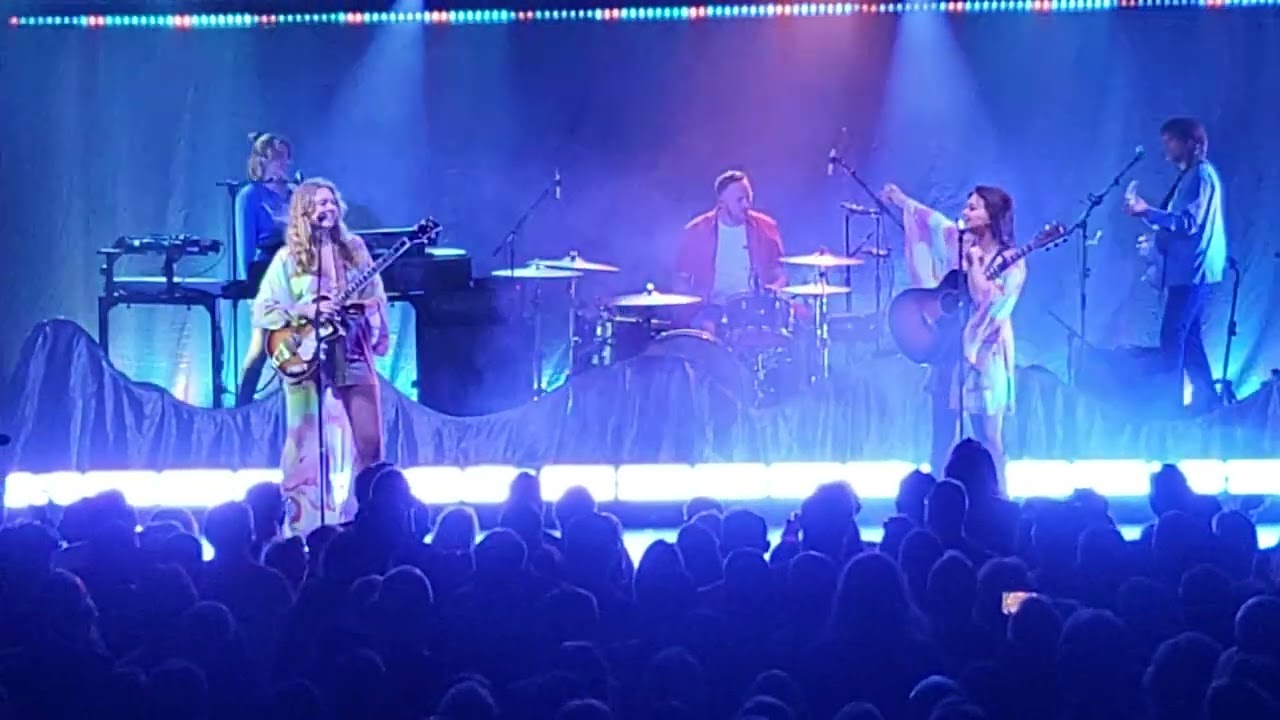 FIRST AID KIT KING OF THE WORLD / ON THE ROAD AGAIN Chords Chordify