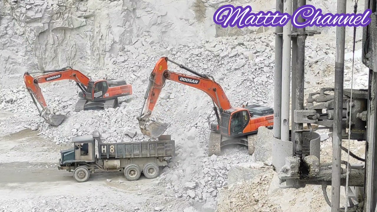 Drilling time sambil menyaksikan 2 excavator meloading lori....