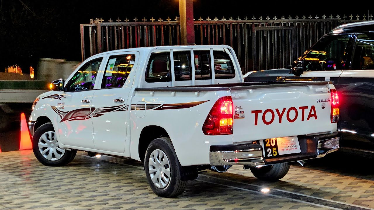 تويوتا هايلكس غمارتين ديزل 2025 جير عادي سعودي محرك 2.4L دفع خلفي