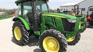 Jak široký je traktor John Deere 5090e?