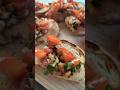 Bruschetta Deluxe mit selbstgemachtem Baguette &amp; Pinienkernen! Knusprig &amp; aromatisch #Shorts