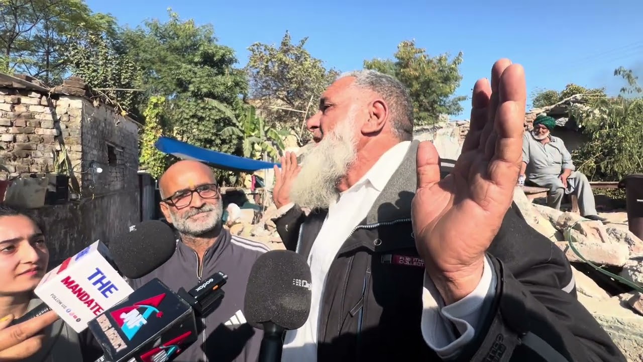 5 marla ka plot toro gay 10 mrla dunga 10 toro gay 20 dunga…Hindu Muslim bhai charay ke misal…