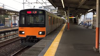 【姫宮駅を高速で通過する東武50050型急行列車】