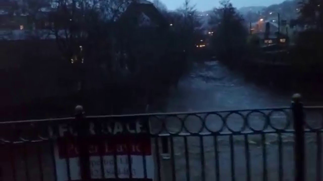 Flood sirens Hebden Bridge 15:55pm 12/12/2015