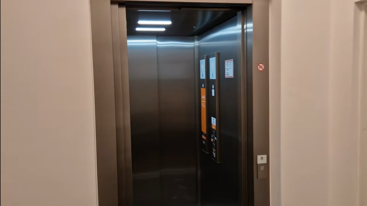 Schindler 3000 Durchlader Aufzug (Schindler 3000 lift with two doors) @Graben 27, 4020 Linz