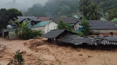 Nước lũ lên nhanh tại Nghệ An, nhiều bản làng bị cô lập