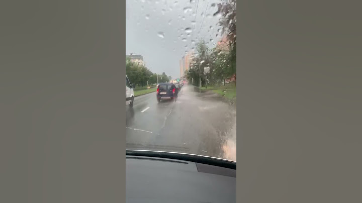 Улицы превратились в реки. В Минске из-за сильного дождя частично подтоплена проезжая часть #Shorts