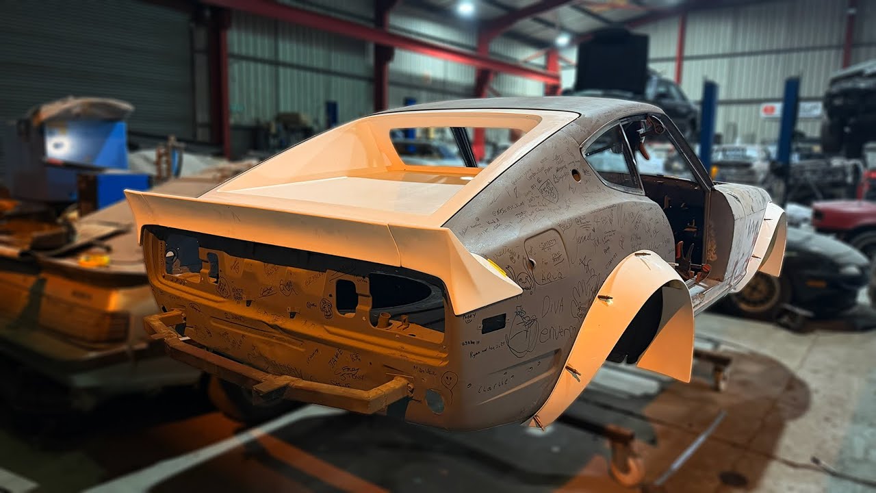 Masive Spec, Gull‑Wing Datsun 260Z With a Liberty Walk Widebody & a Monster V8 Merc Swap build