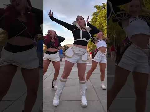 K-pop demon hunters (Golden🔥🎤) live in public