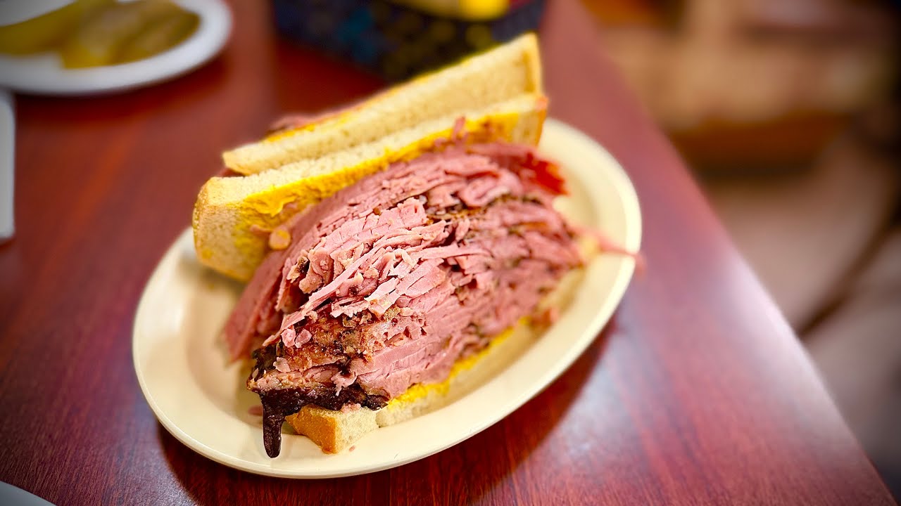 Самый лучший сэндвич с копчёным мясом в Монреале! Обзор Lester's Deli!!