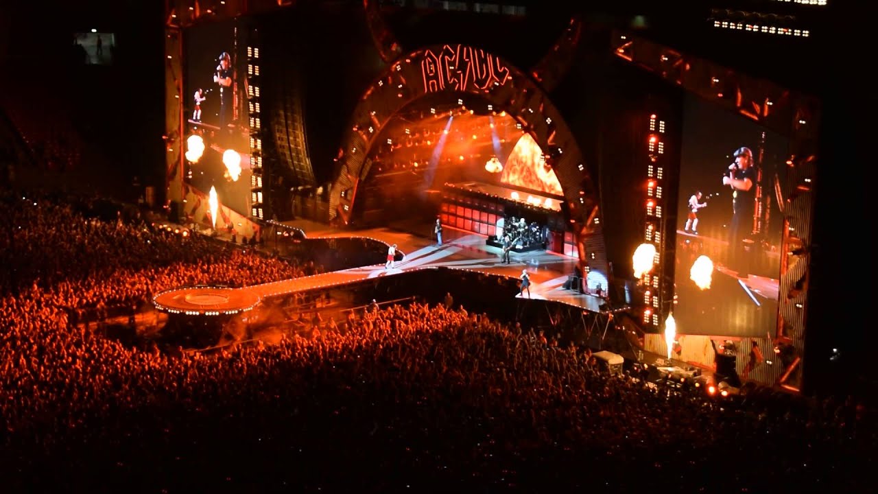 AC/DC - Highway to Hell - Live Wembley 2015