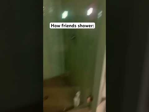 FRIENDS VS BEST SHOWERING Shorts