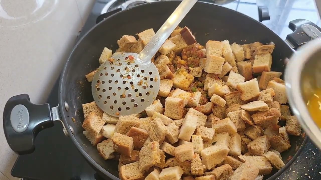 Spicy and tangy bread upma