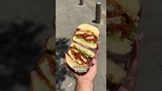 המקום היחיד בארץ עם קריספי צ׳יקן בציפוי בייגלה ושניצל נקניקייה - כשר