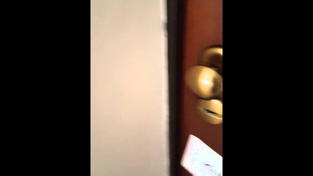 Come aprire la porta senza chiavi!!!!! youtube Chiave dietro porta blindata