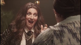 Paca La Piraña le echa las cartas a Laura Pausini sobre su futuro | ¡Pum! A freír leches 2020